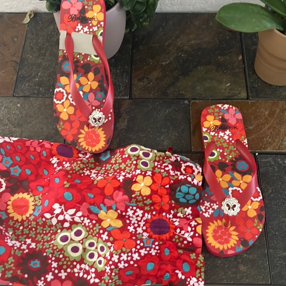Brighton Shoes - Brighton‎ Colorful Floral Flip Flops with travel bag size 7 NWT